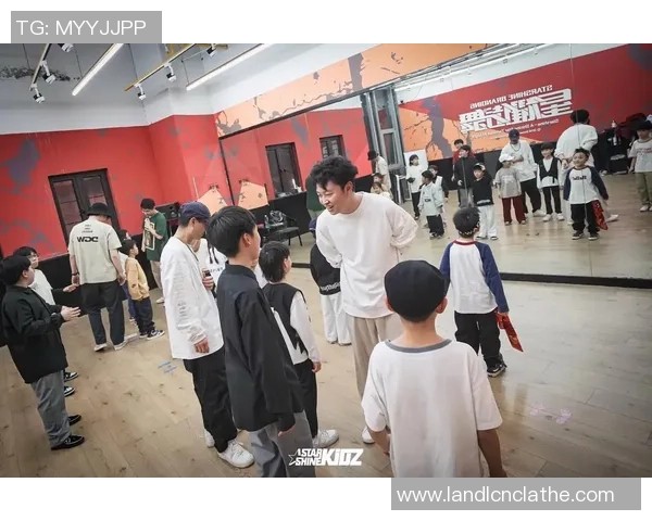 全国街舞大赛特别报道南京街舞队从默默无闻到闪耀舞台的成长历程